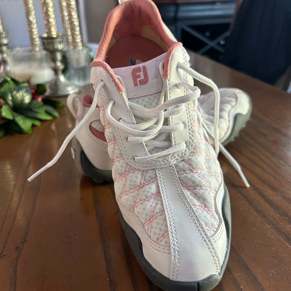 FootJoy White and Pink Golf Shoes with Retro Design
